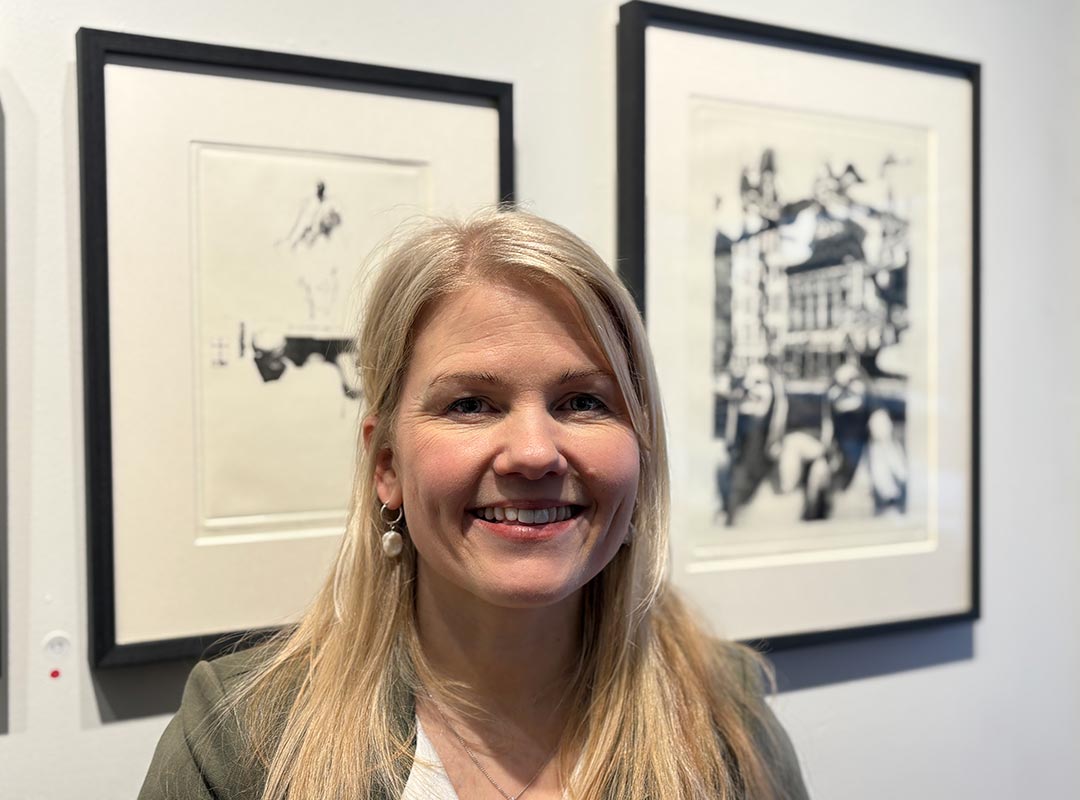 Kunstner Linda Sofie Hærnes på åpning sin egen utstilling «Når språket brytes / Vigeland i fragmenter» på Galleri Briskeby, Oslo, 07.02.2026.